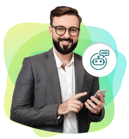 campos-accion-chatbots-saviasoft imagen de hombre viendo móvil revisando los campos de acción chatbots
